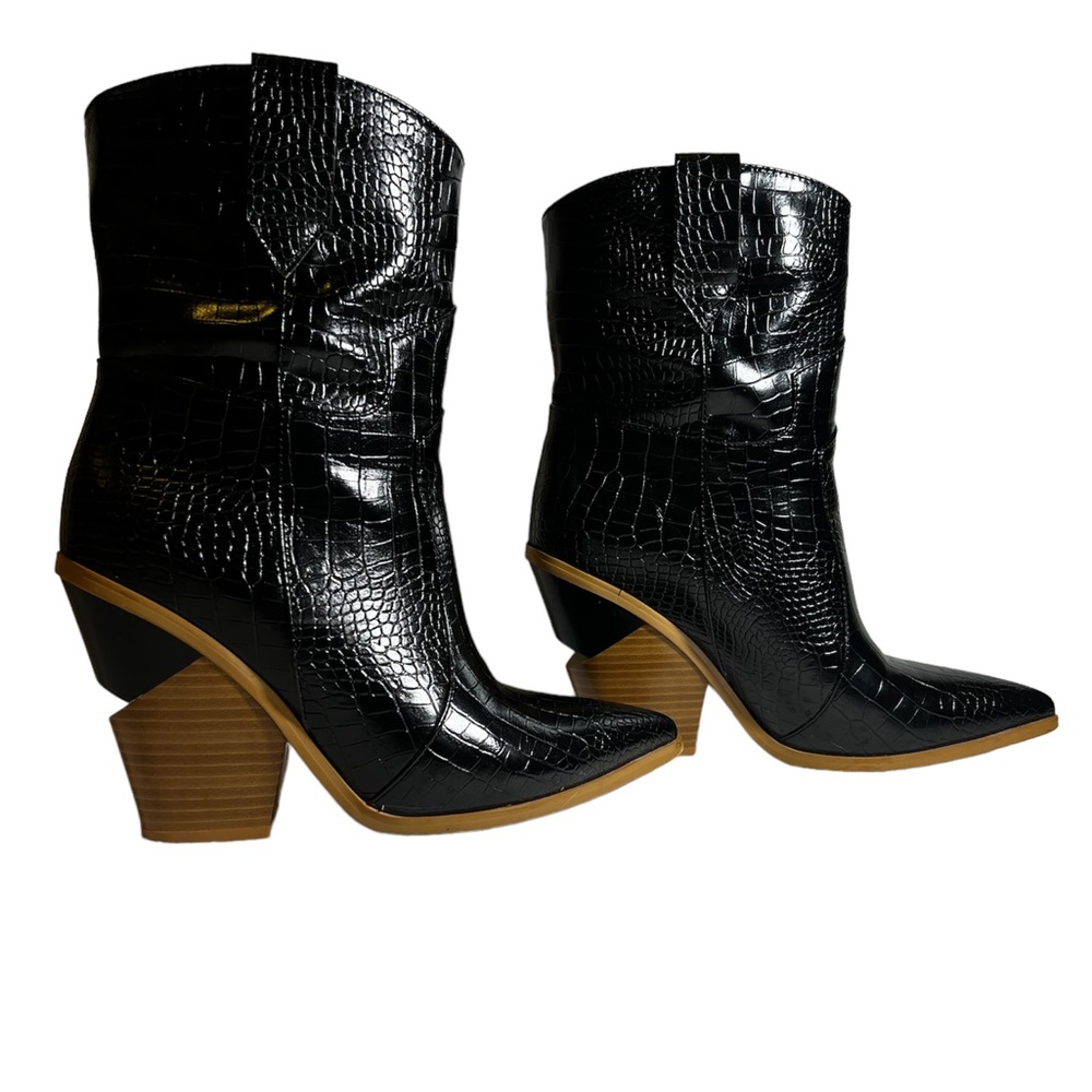 Modern Chunky High Heel Western Boot in Black Size 7.5 (38 EU)